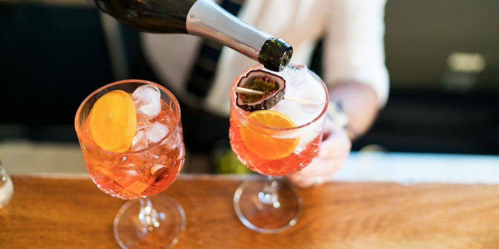 Making of a Aperol spritz