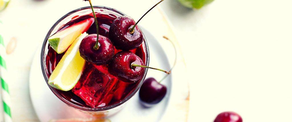 Kentucky Cousin cocktail with cherries and lime