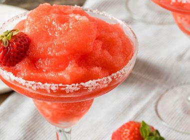 How to Make a Strawberry Daiquiri