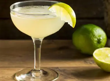 How to Make a Lime Daiquiri Fit For a Cuban Party