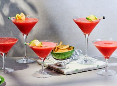 How to Make a Strawberry Daiquiri with Vodka the Easy Way