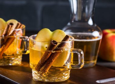 Get Cosy with a Comforting Hot Apple Cider Cocktail