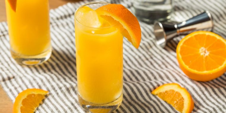 Refreshing Harvey Wallbanger cocktails