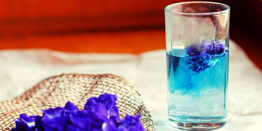 Tips to Make Cocktails Sparkle & 10 Glitzy Recipes