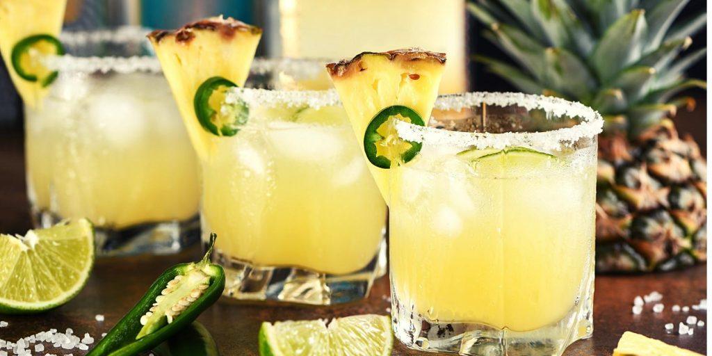 Spicy mezcal margarita with pineapple 