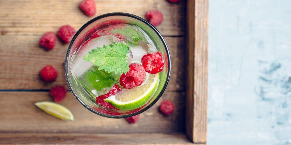 Raspberry Mojito shot from above o a wooden tray