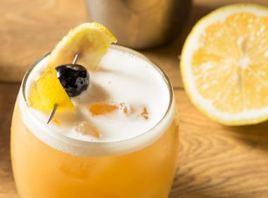 How to Make an Amaretto Sour