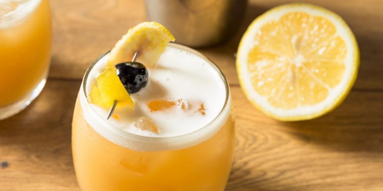 How to Make an Amaretto Sour