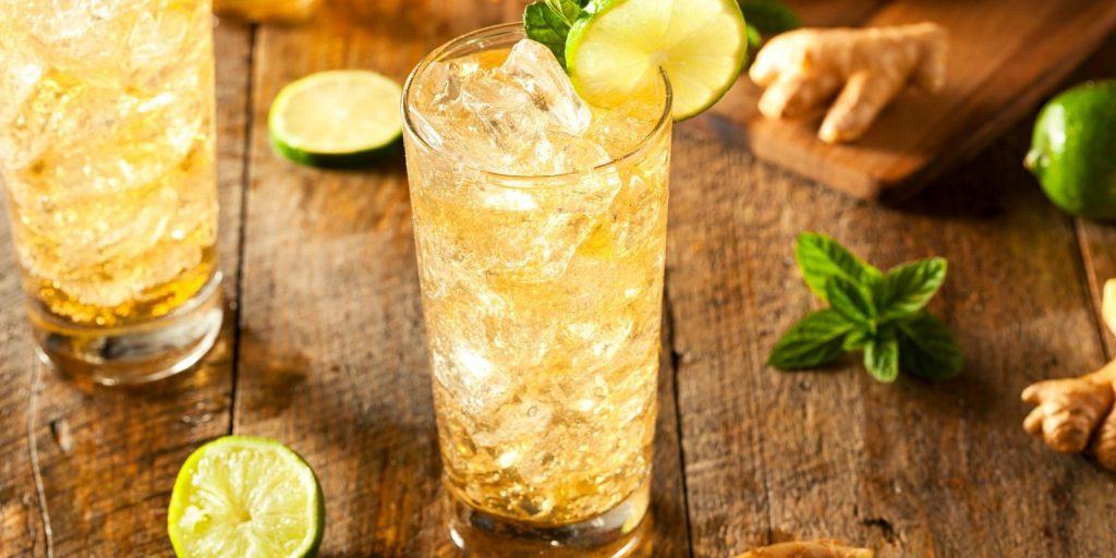 Refreshing Irish Mule cocktails in highball glasses 