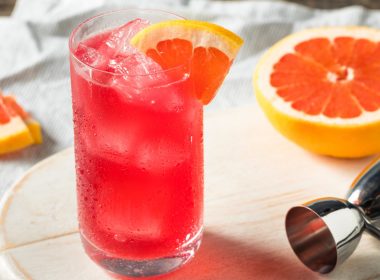 How to Make a Sea Breeze Cocktail and its Many Variations