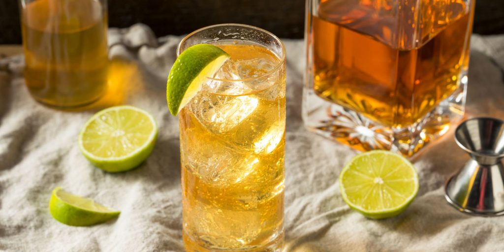 A super simple Irish Whiskey Ginger cocktail to DIY at home