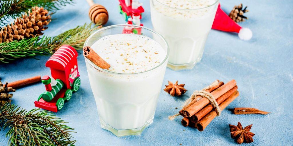 Warm and milky Christmas cocktails with cinnamon 
