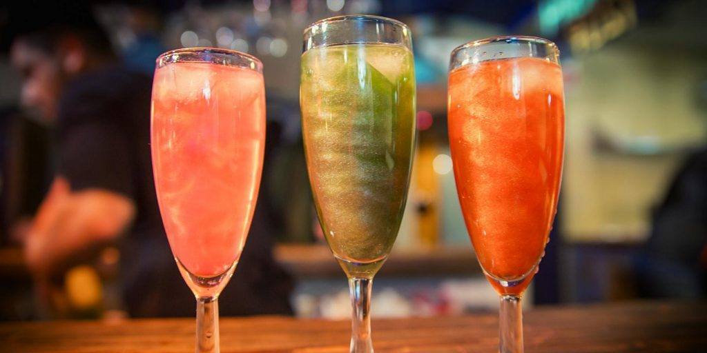 A sparkling cocktail with effervescent bubbles, highlighting tips on making cocktails sparkle.
