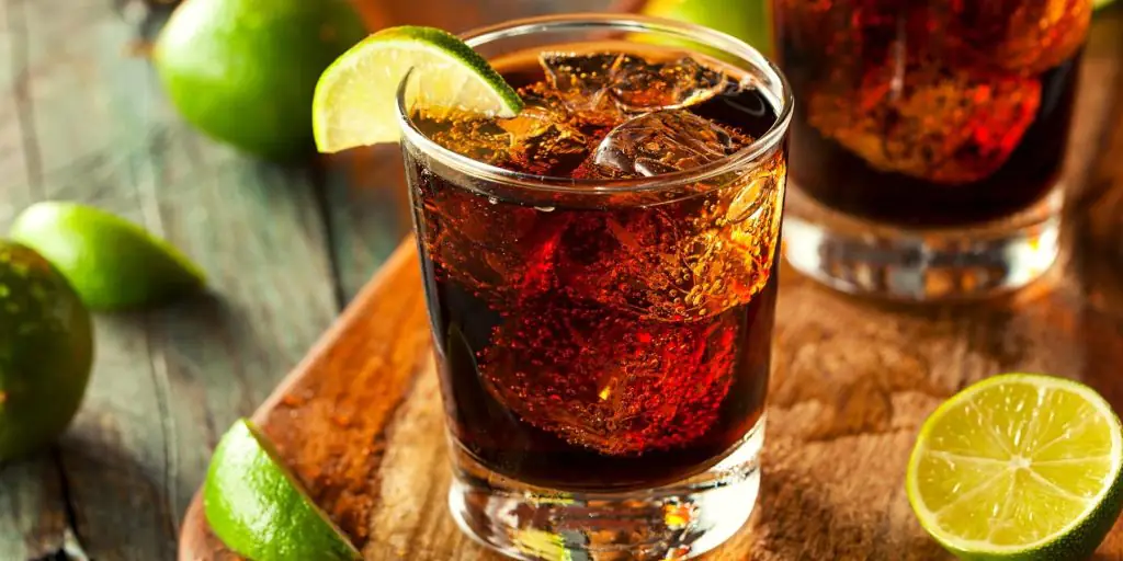 Vodka cola on ice with lime garnish
