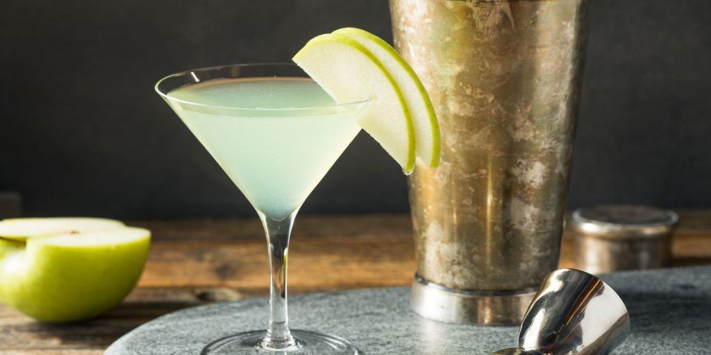 Appletini cocktail 