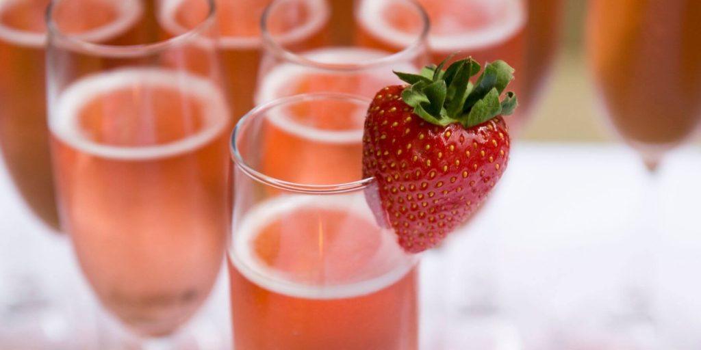 Strawberry champagne cocktaiil