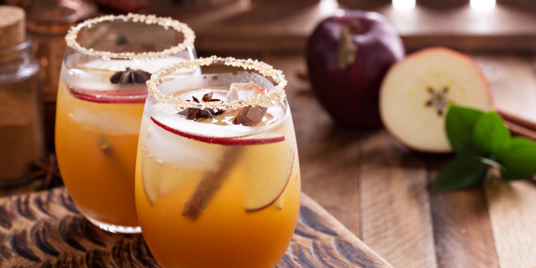 Apple Pie Cocktail with Cinnamon – The Mixer