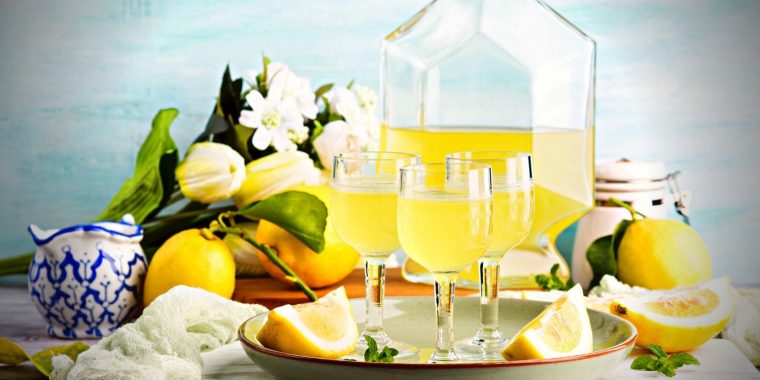 Limoncello cocktails served on a tray
